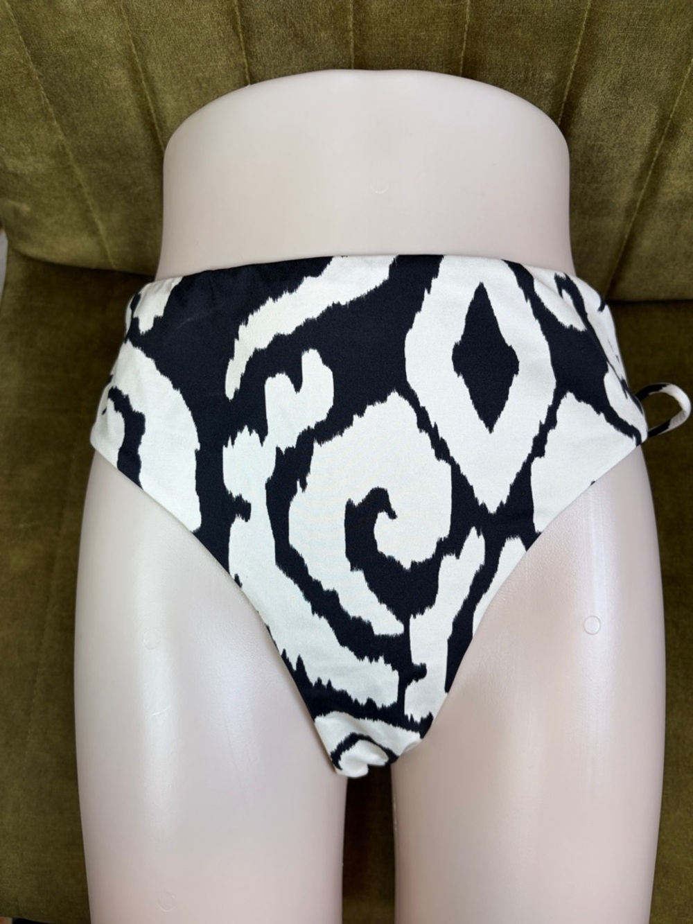 Gibson Latimer Side Tassel Tie Mid rise  Bikini Bottoms size XL nwot
